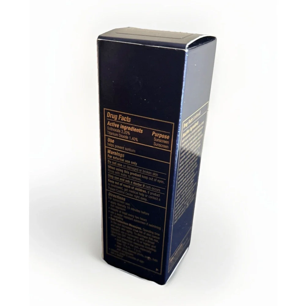 NIB Estee Lauder Futurist Age Resisting Makeup SPF 15 4N1 Golden Petal 07